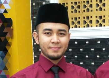 Ustadz Fakhry Emil Habib