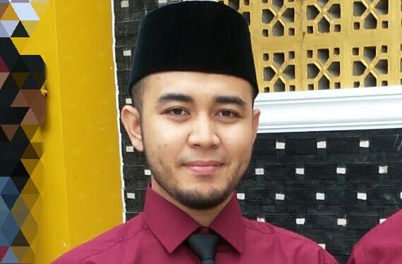 Ustadz Fakhry Emil Habib