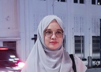 Perempuan dalam Buku Kesaksian Sepasang Sendal Sebuah Antitesis