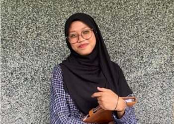 Kehidupan Masa Lalu Ahmad Salam dalam Novel Neraka Dunia terhadap Kehidupan Masyarakat Masa Kini (Kajian Resepsi Sastra)