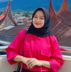 “Dalamnya Jurang Pembatas antara Kaum Bangsawan dan Kaum Bawahan yang Digambarkan dalam Novel Gadis Pantai Karya Pramoedya Ananta Toer”