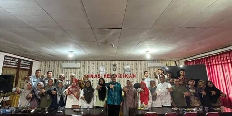 Pelatihan Public Speaking Dongkrak Percaya Diri ASN dan Siswa Berprestasi Dharmasraya