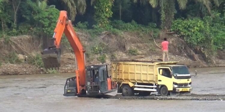 Tambang Ilegal Rusak Sungai Batanghari, Warga Dharmasraya Resah