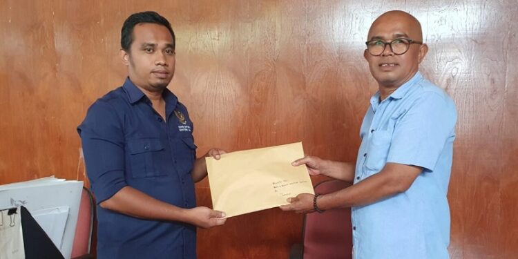 Ketua PJKIP Sumbar, Almudazir, laporkan dugaan pelanggaran kode etik oleh Ketua KI Sumbar, Musfi Yendra (Foto: Ist)