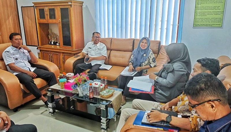 Kunjungan KI Sumbar bersama Dinas Kominfo 50 Kota, disambut Walinagari Simalanggang di kantor Walinagari Simalanggang (Foto: Ist)