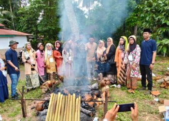 Sambut Maulid Nabi 2024, Masyarakat Nagari Situak Gelar Festival Malamang