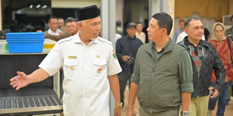 Disambut Gubernur dan Forkopimda, Kepala BNPB Kunjungi Mentawai