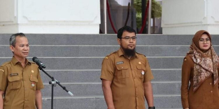 Kabag Persidangan dan Perundang-Undangan DPRD Sumbar Zardi Syahrir Pimpin Apel Pagi