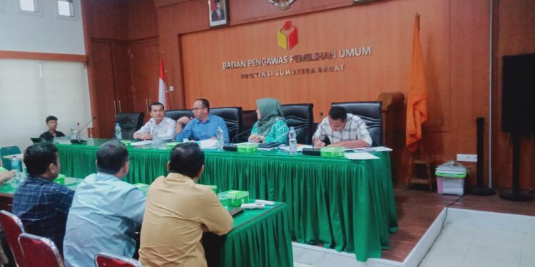 Gandeng KI Sumbar, Bawaslu Sumbar Gelar Rakor Penanganan Informasi Publik