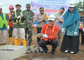 Mahyeldi Mulai Pembangunan Rumah Relokasi bagi Korban Bencana Lahar Dingin Secara Simbolis
