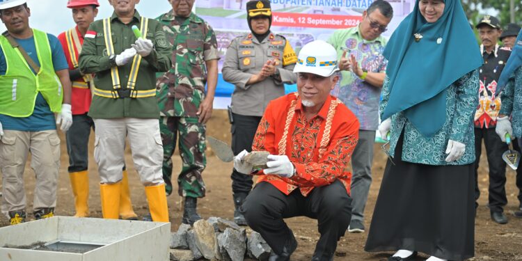 Mahyeldi Mulai Pembangunan Rumah Relokasi bagi Korban Bencana Lahar Dingin Secara Simbolis