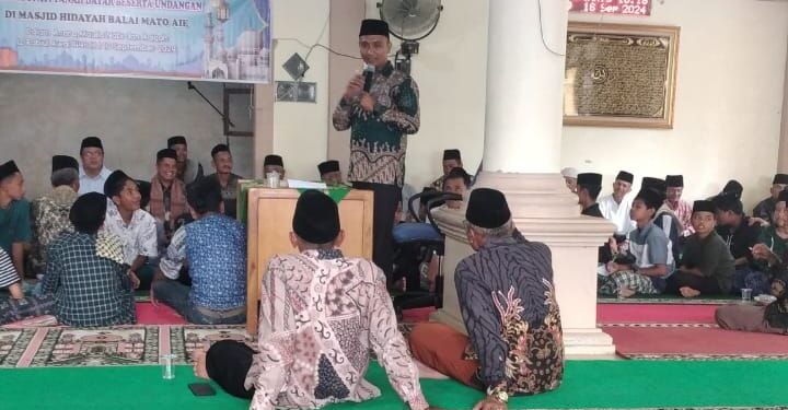 Anggota DPRD Kabupaten Tanah Datar, Yonnarlis saat menghadiri Mulid Nabi di Masjid Hidayah Balai Mato Aie Batipuah Ateh. Senin, (16/09/2024) [foto : ist]