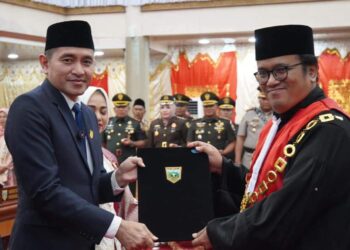 Pimpinan Definitif DPRD Padang Panjang Ucapkan Sumpah dan Janji