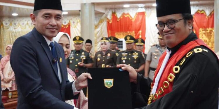 Pimpinan Definitif DPRD Padang Panjang Ucapkan Sumpah dan Janji