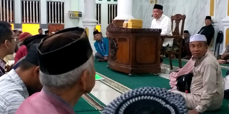 Jadi Imam Salat Subuh, Mahyeldi Didoakan Pimpin Sumbar Dua Periode