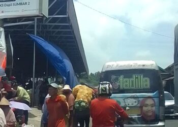 Kendaraan Merangkak, Rutinitas Aktivitas Macet ‘Hari Balai’ Koto Baru