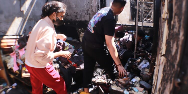 Ditinggal ke Kondangan, Rumah Keluarga Polisi di Padang Hangus Dilalap si Jago Merah