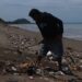 Pedagang Pantai Padang Mengeluh Banyaknya Sampah Dari Hulu