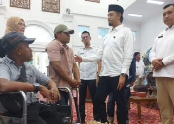Bantu Penyandang Disabilitas, Pemko Bukittinggi Salurkan Bantuan Paket Sembako