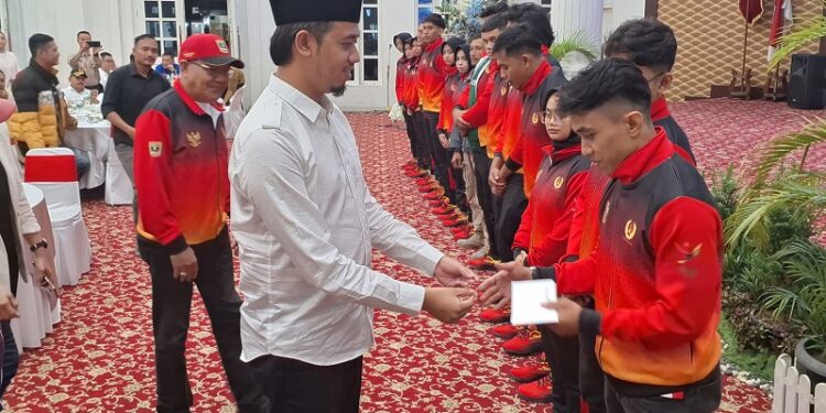 Raih Medali di PON XXI, Erman Safar Janjkan Bonus Uang Tunai bagi Atlet