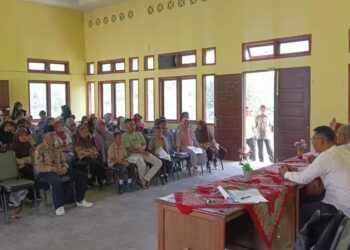 Baznas Dharmasraya Berikan Beasiswa kepada Siswa di Sembilan Koto