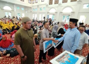 Pemko Bukittinggi Serahkan Bantuan Insentif Guru nonPNS Tahun 2024