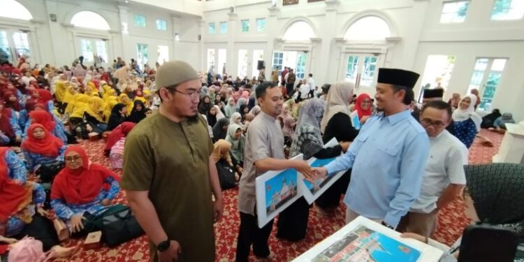 Pemko Bukittinggi Serahkan Bantuan Insentif Guru nonPNS Tahun 2024