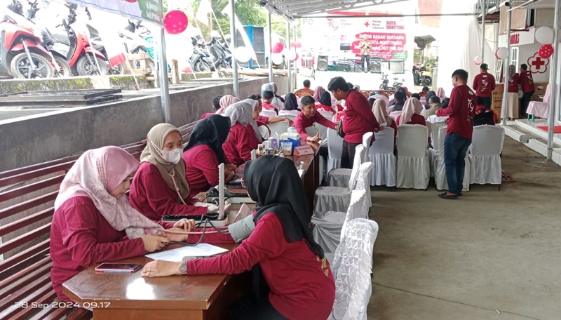 Donor darah dalam rangka Hari Ulang Tahun (HUT) PMI ke-79 (Foto: Ist)
