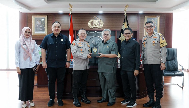 Ketua, wakil ketua DPRD,Plt Sekretaris DPRD usai bersilaturahmi dengan Kapolda Sumbar Irjen Pol Suharyono, di ruang rapat utama (Rupatama) Kapolda (Foto: Ist)