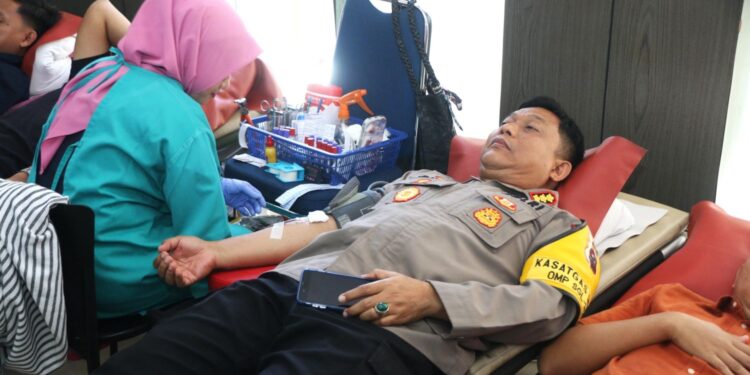Ratusan Personel Polda Sumbar Donor Darah Serentak 2024