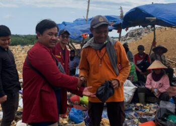 IMM UIN IB Padang Berbagi Sembako ke Pemulung TPA Air Dingin