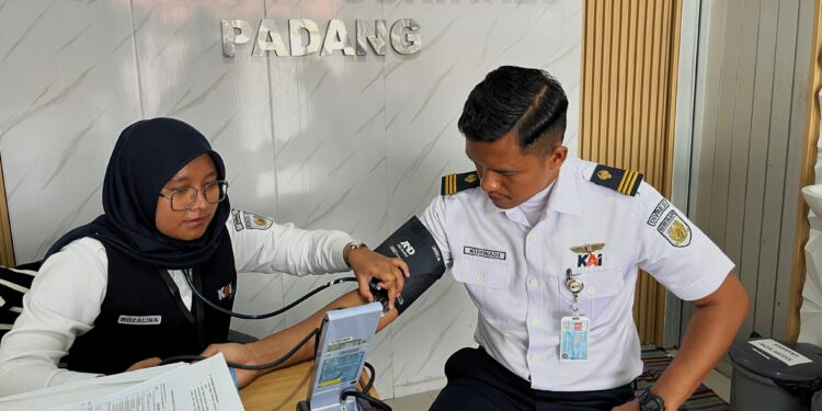 Awak KAI Sumbar Rutin Cek Kesehatan Demi Keselamatan