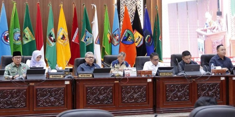 Rapat kegiatan pimpinan dan anggota DPRD Sumatera Barat (Foto: Ist)
