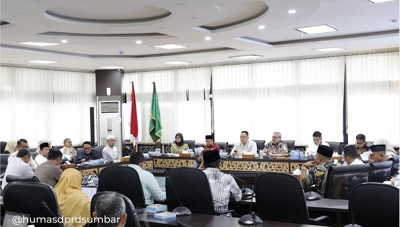 Bamus DPRD Sumbar gelar rapat bersama Pemerintah provinsi (Foto: Ist)