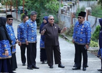 Ketua DPRD saat meninjau kampus SMAN 2 Sumbar bersama Kepala Dinas Pendidikan (Foto: Ist)