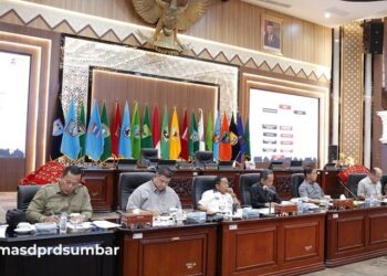Rapat kerja bersama mitra Komisi II DPRD Sumbar tentang program dan kegiatan pada Triwulan III dan IV