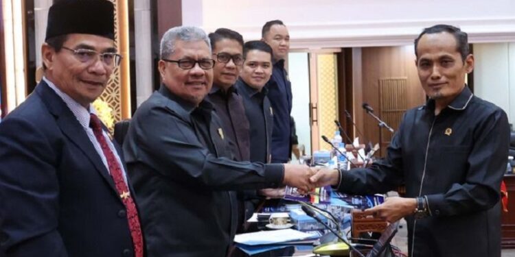 DPRD Sumbar Setujui Dua Ranperda Jadi Perda