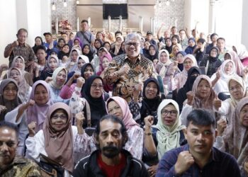 Legislator Muhidi, menjawab aspirasi warga Kelurahan Pasa Gadang, Kecamatan Padang Selatan, saat menggelar reses perorangan anggota DPRD Sumbar (Foto: Ist)