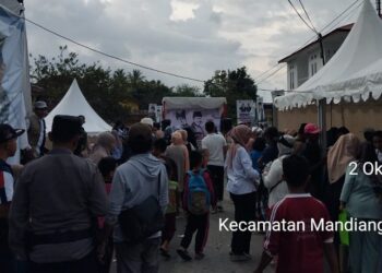 Erman Safar-Heldo Aura Gelar Bagi-bagi Burger dan Es Krim Seribu Porsi