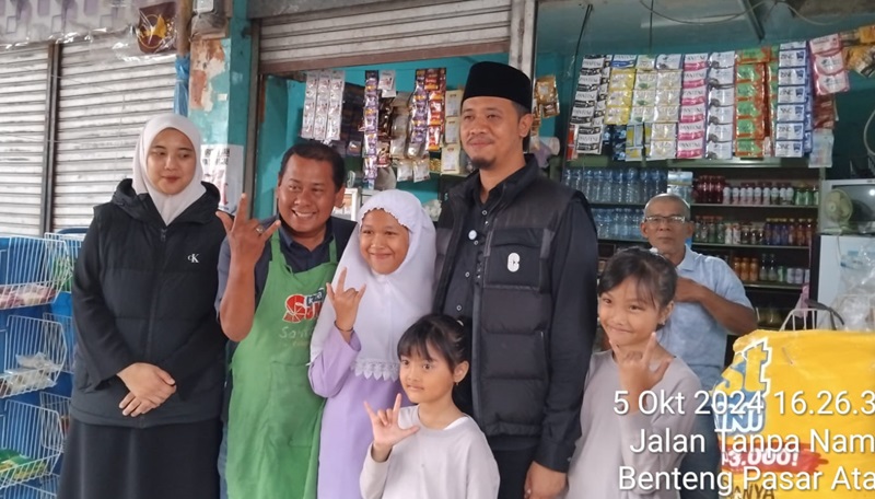 Calon Wali Kota Erman Safar saat blusukan dan bertemu dengan warga pendukungnya (Foto: Ist)