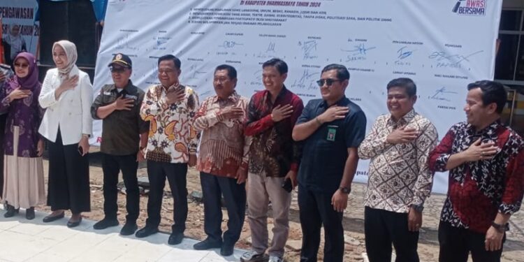 Bawaslu Dharmasraya Deklarasi Pilkada Damai dan Luncurkan Kampung Pengawasan Partisipatif