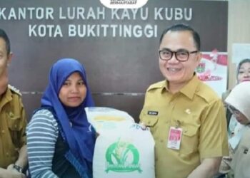 Pemko Bukittinggi Salurkan Bantuan Beras Cadangan Pangan Pemerintah