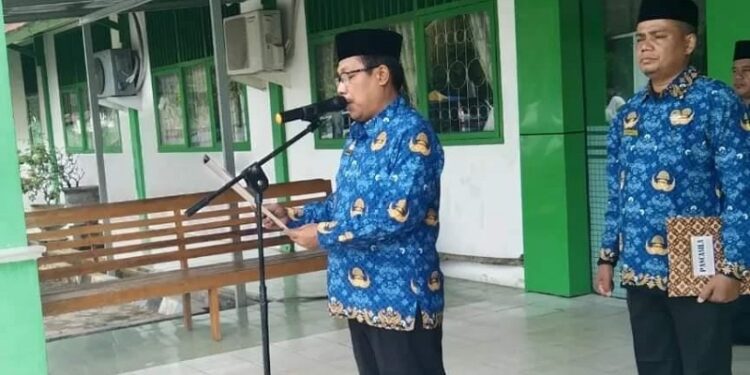 Pimpin Upacara Hari Kesadaran Nasional, Kepala KUA Dharmasraya Tekankan Pentingnya Kebersamaan