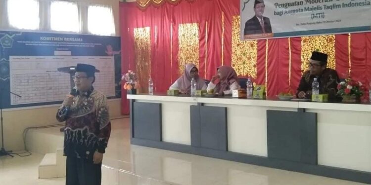Kemenag Dharmasraya Perkuat Moderasi Beragama di Majelis Taklim Pulau Punjung