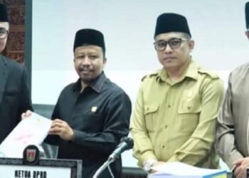 Pjs Wako Bukittinggi Antar Raperda APBD Tahun Anggaran 2025