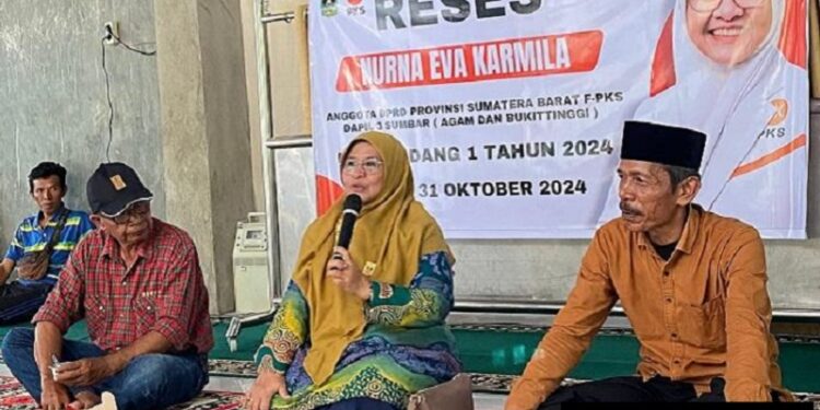 Nurna Eva Karmila, anggota fraksi PKS DPRD Sumbar periode 2024-2029, saat agenda reses ke daerah pemilihan (Foto: Ist)