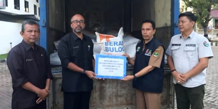 Sijunjung Diterjang Galodo, Pemprov Sumbar Kirim Lebih 2,8 Ton Beras