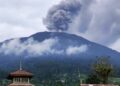 Kolom Abu Marapi Capai 800 Meter, Dilarang Beraktivitas di Radius 4,5Km
