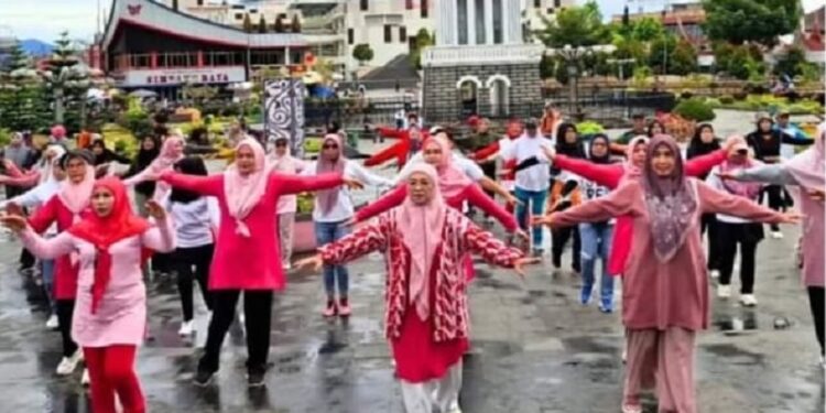 Peringatan Ultah ke-25, DWP Bukittinggi Gelar Senam Sehat