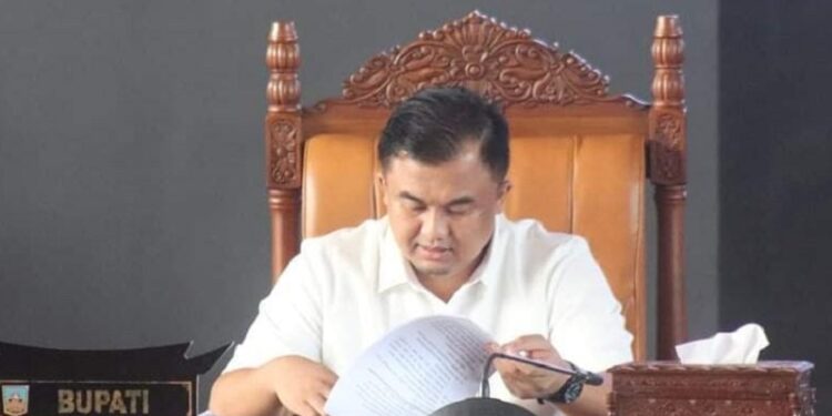 Rapat Paripurna DPRD Dharmasraya, Bupati Sutan Riska Berikan Jawaban